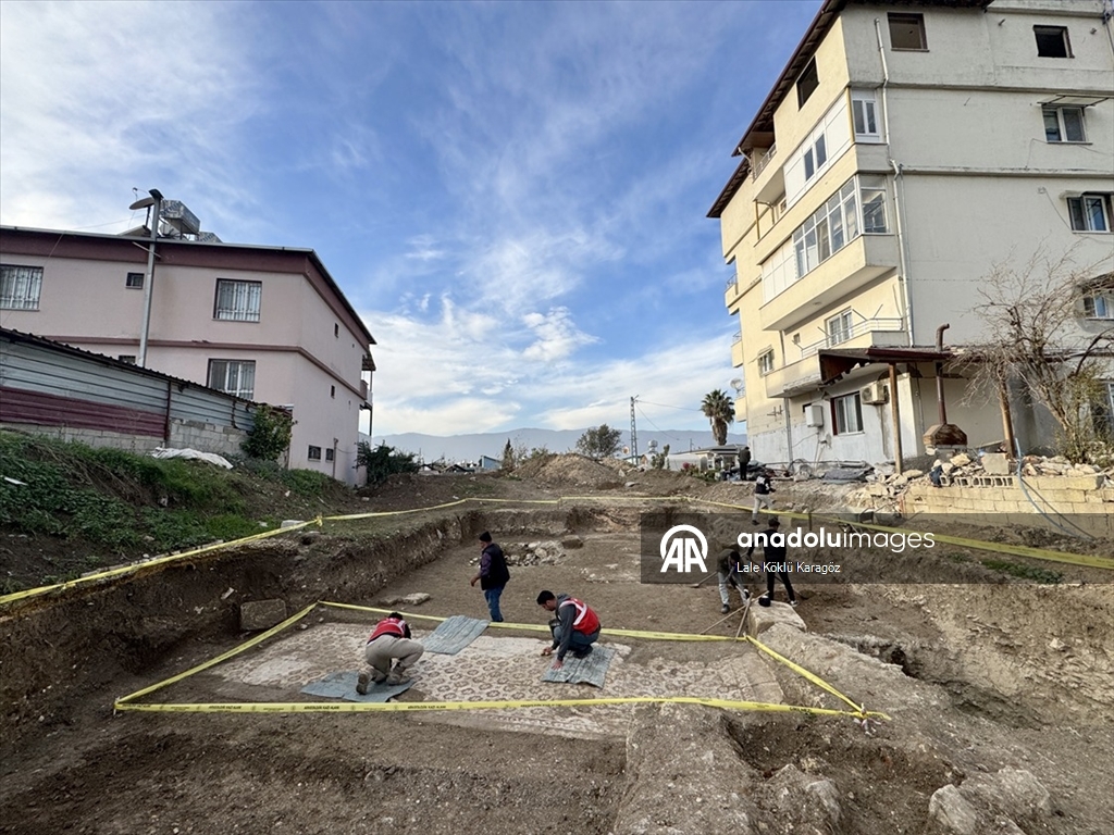 Hatay'da temel kazısında Geç Antik Çağ'a ait mozaik bulundu