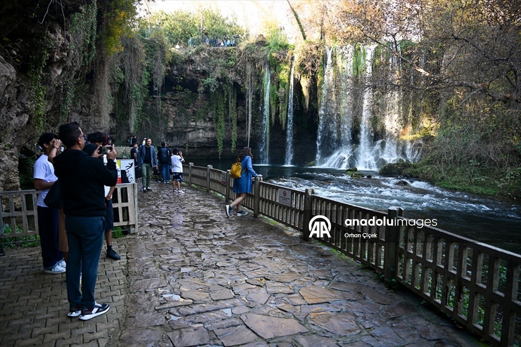 Düden Şelalesi dört mevsim ziyaretçi ağırlıyor