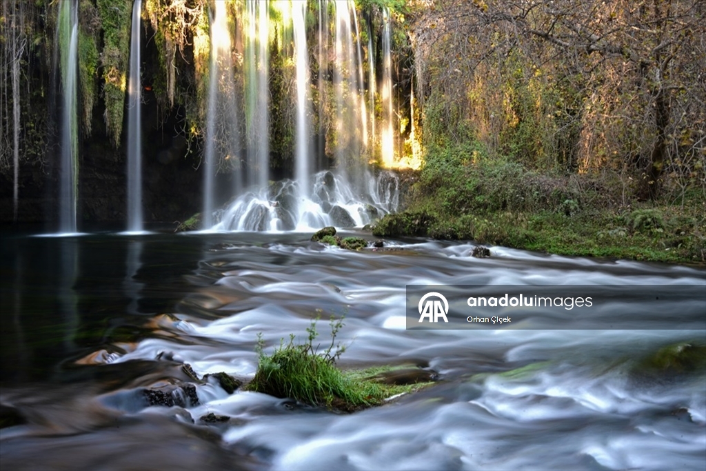 Düden Şelalesi dört mevsim ziyaretçi ağırlıyor