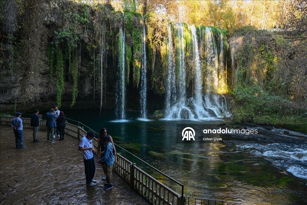 وجهة طبيعية بارزة في أنطاليا التركية.. شلال دودن يستقطب 900 ألف سائح