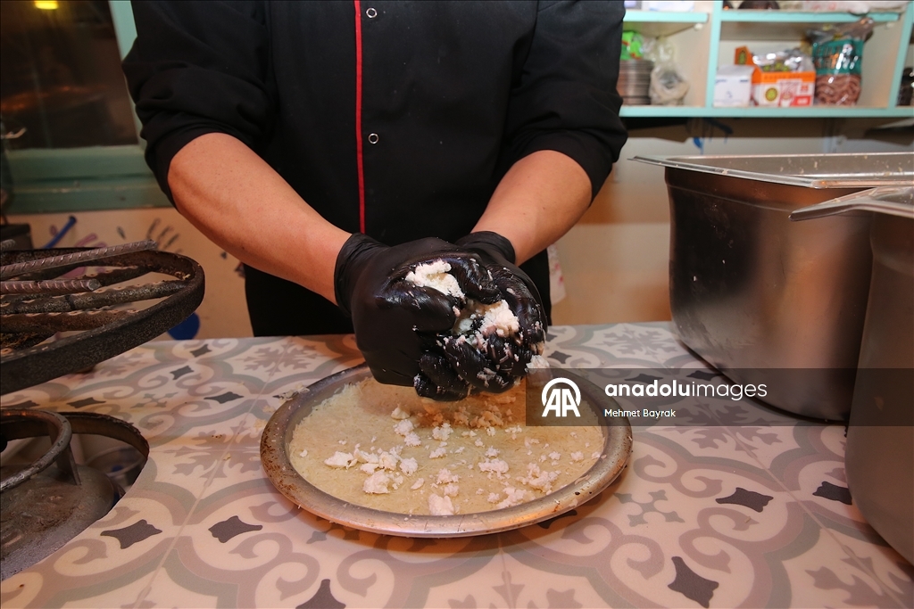 سرها بجبنها.. كنافة أنطاكيا التركية بصدارة أفضل حلويات العالم