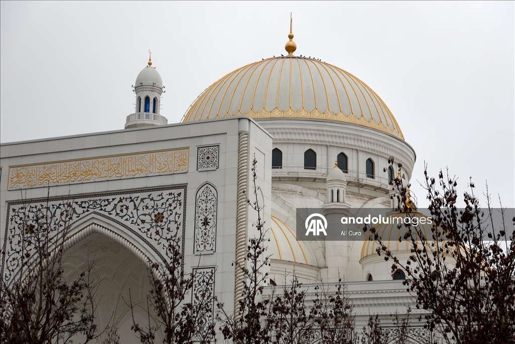 Rusya’da mimarisiyle öne çıkan "Müslümanların Gururu" Camisi ziyaretçilerin ilgi odağı