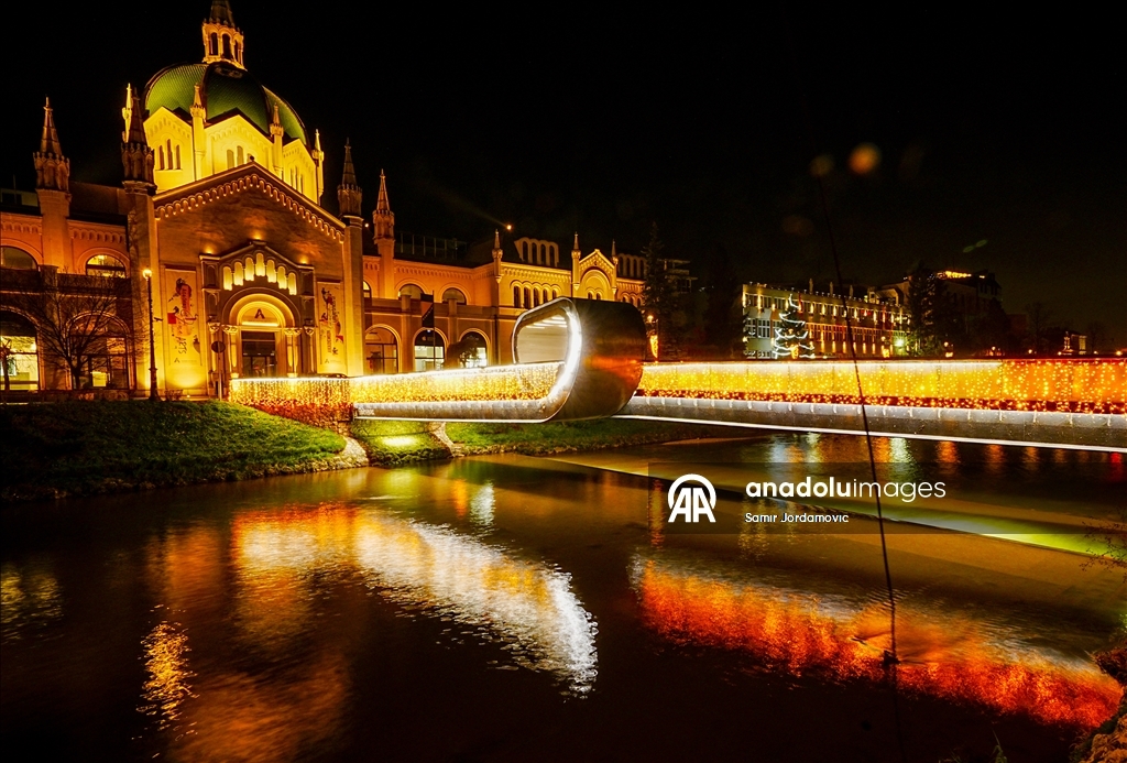 Мосты в Сараево осветили новогодней иллюминацией