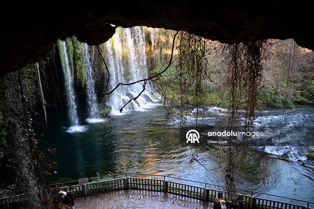 Düden Şelalesi dört mevsim ziyaretçi ağırlıyor