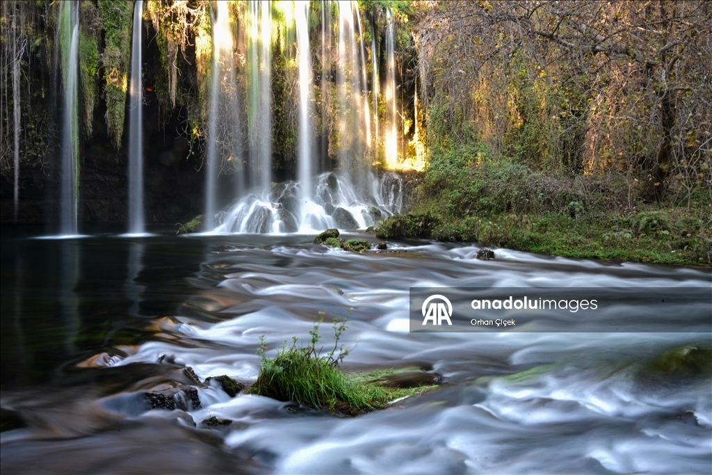 وجهة طبيعية بارزة في أنطاليا التركية.. شلال دودن يستقطب 900 ألف سائح