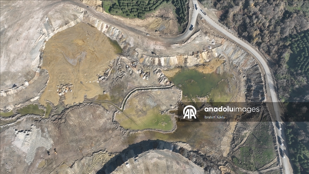 Uzmanlardan Arnavutköy'deki Mavi Göl için "korunabilirdi" eleştirisi