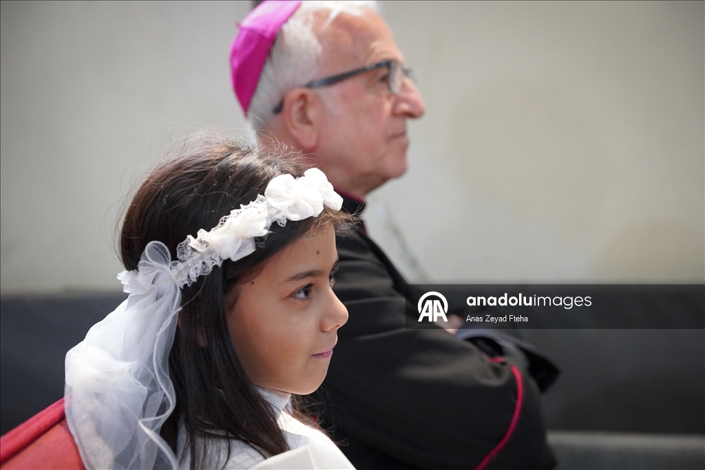 بطريرك اللاتين في القدس يترأس قداس عيد الميلاد في كنيسة بغزة