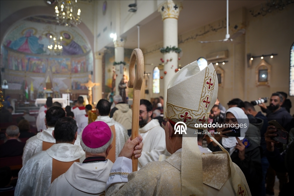 بطريرك اللاتين في القدس يترأس قداس عيد الميلاد في كنيسة بغزة