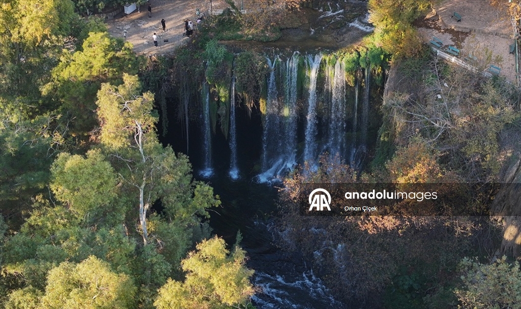 Düden Şelalesi dört mevsim ziyaretçi ağırlıyor