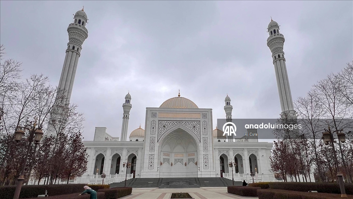 Rusya’da mimarisiyle öne çıkan "Müslümanların Gururu" Camisi ziyaretçilerin ilgi odağı
