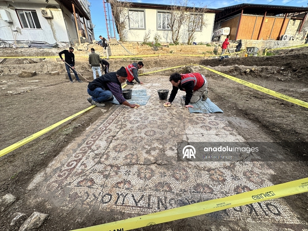 Hatay'da temel kazısında Geç Antik Çağ'a ait mozaik bulundu