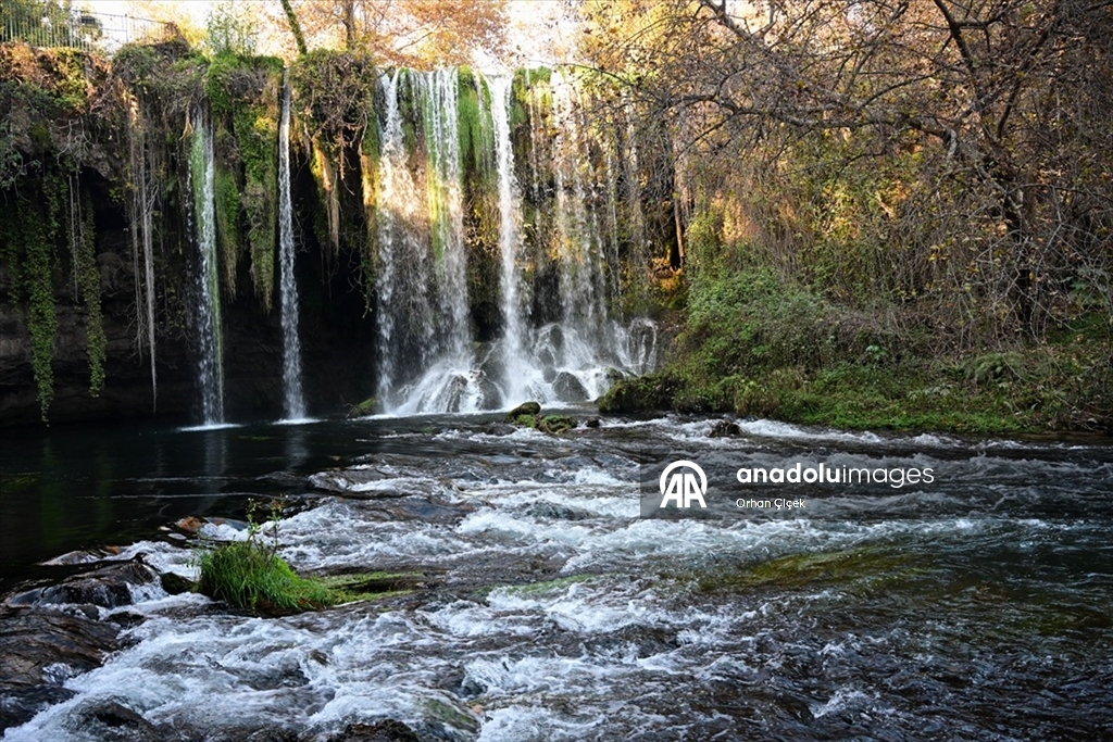 Düden Şelalesi dört mevsim ziyaretçi ağırlıyor