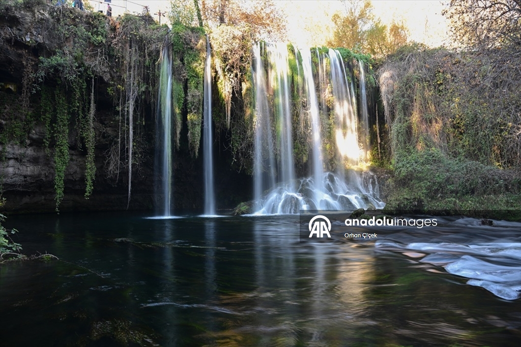 Düden Şelalesi dört mevsim ziyaretçi ağırlıyor