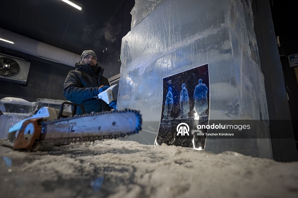 Türk kültüründe öne çıkan karakter ve malzemeleri buza işlediler