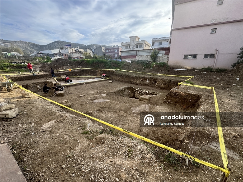 تركيا تستكمل استخراج فسيفساء تحمل نقوشا يونانية