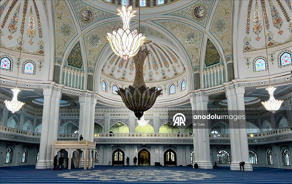 Rusya’da mimarisiyle öne çıkan "Müslümanların Gururu" Camisi ziyaretçilerin ilgi odağı