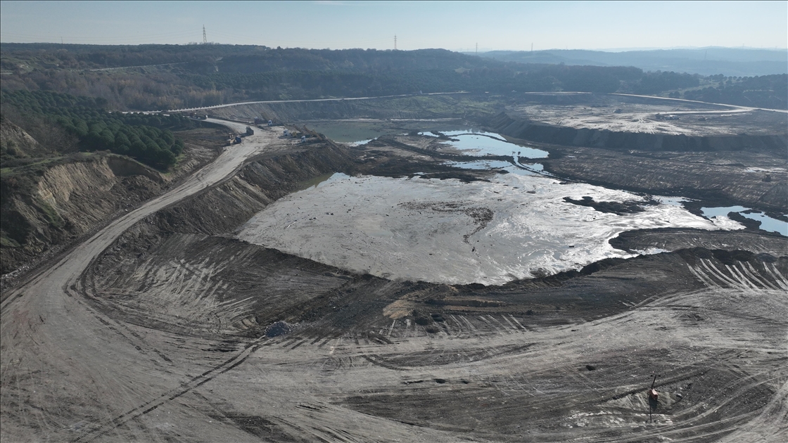 Uzmanlardan Arnavutköy'deki Mavi Göl için "korunabilirdi" eleştirisi