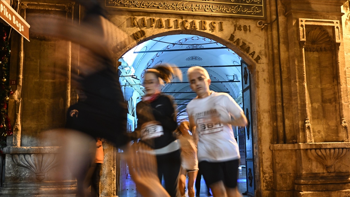 Yılın en uzun gecesinde Kapalı Çarşı'da yarıştılar