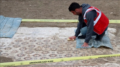 Hatay'da temel kazısında Geç Antik Çağ'a ait mozaik bulundu