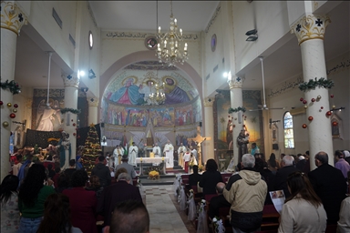 بطريرك اللاتين في القدس يترأس قداس عيد الميلاد في كنيسة بغزة