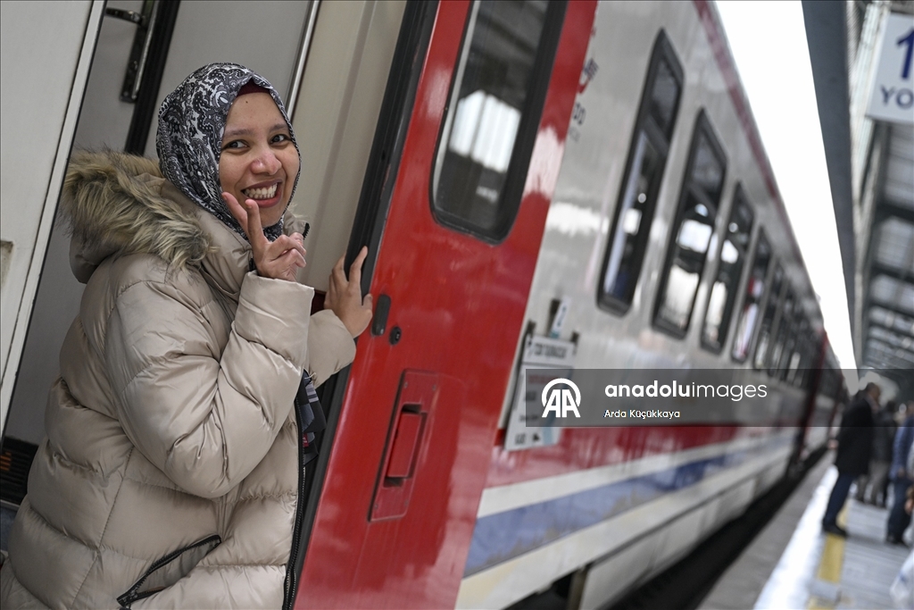 Bakan Uraloğlu, Turistik Doğu Ekspresi'nin yeni sezondaki ilk seferini uğurladı