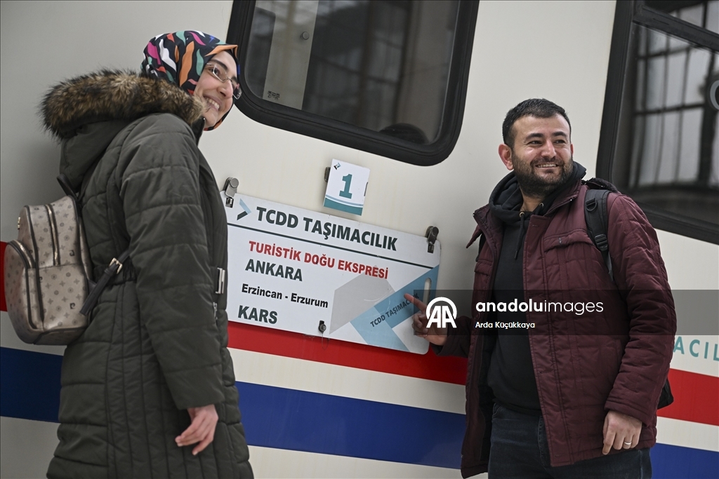 Bakan Uraloğlu, Turistik Doğu Ekspresi'nin yeni sezondaki ilk seferini uğurladı
