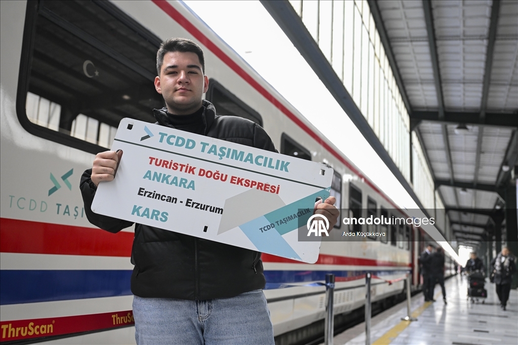 Bakan Uraloğlu, Turistik Doğu Ekspresi'nin yeni sezondaki ilk seferini uğurladı