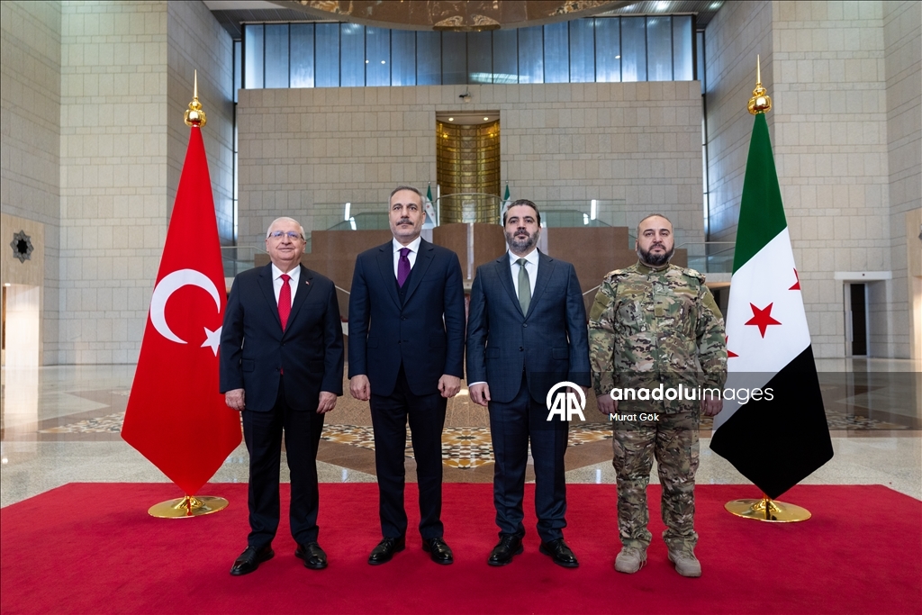 Глава МИД Турции Фидан находится с визитом в Сирии