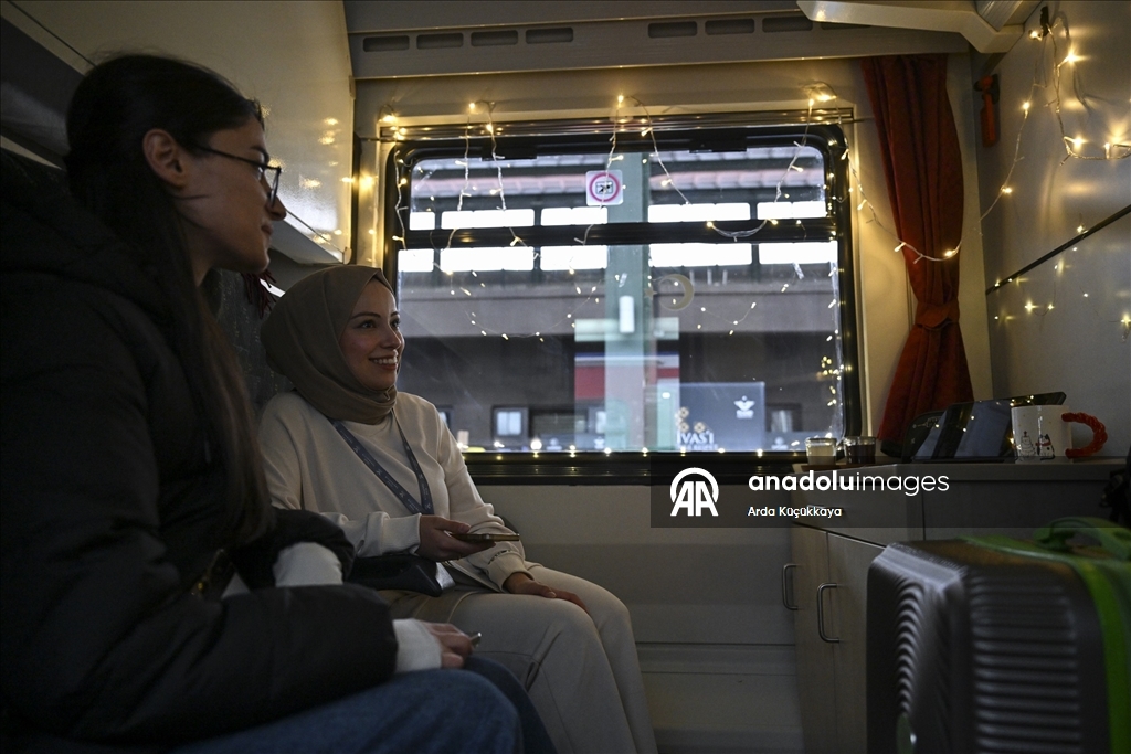 Bakan Uraloğlu, Turistik Doğu Ekspresi'nin yeni sezondaki ilk seferini uğurladı