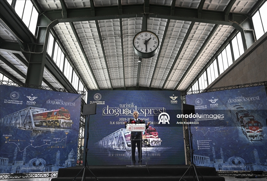 Bakan Uraloğlu, Turistik Doğu Ekspresi'nin yeni sezondaki ilk seferini uğurladı