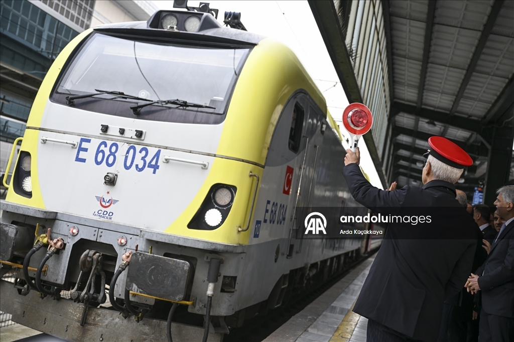 Bakan Uraloğlu, Turistik Doğu Ekspresi'nin yeni sezondaki ilk seferini uğurladı