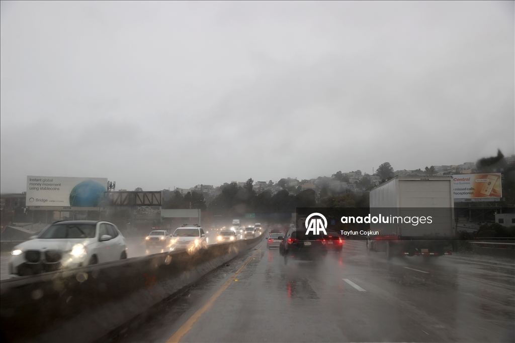 Мощные ливни, вызванные атмосферной рекой, негативно сказываются на повседневной жизни в Калифорнии