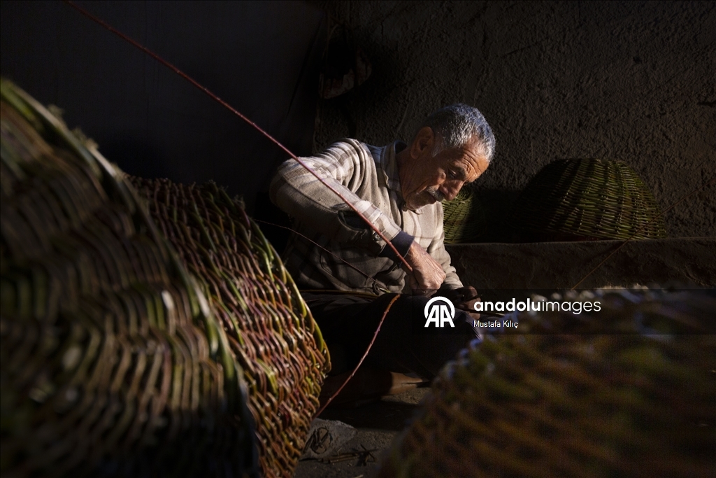Basket weaver Halil Asar keeps family craft alive in Mardin