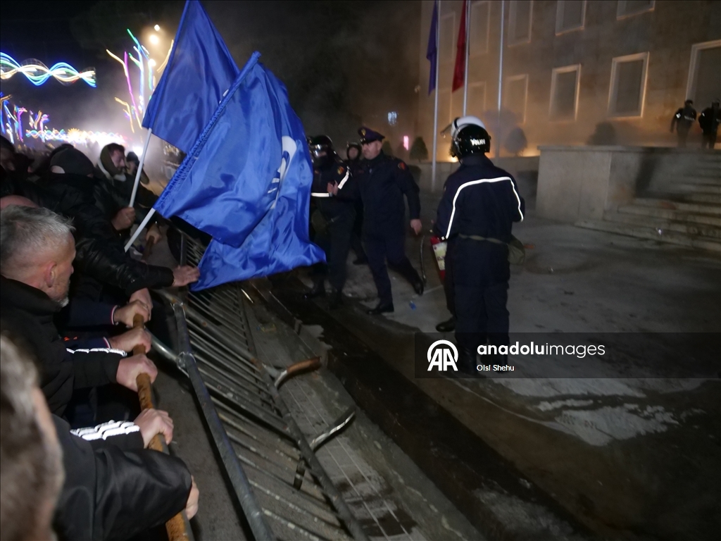 Антиправительственные протесты в Албании
