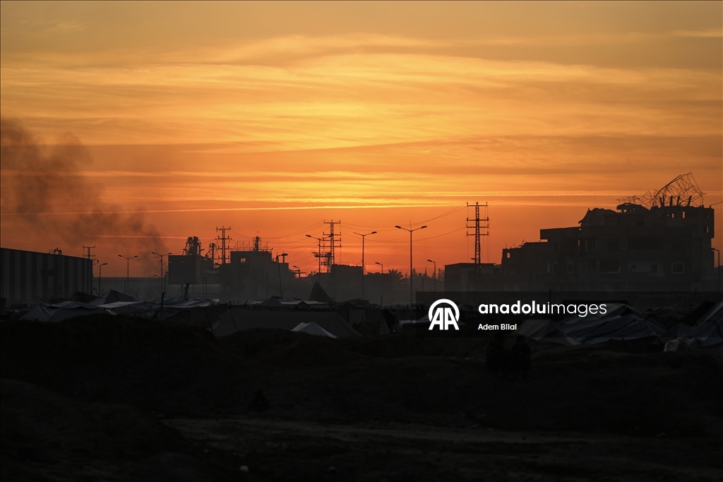 Повседневная жизнь в лагере Нусейрат в Газе на фоне разрушений