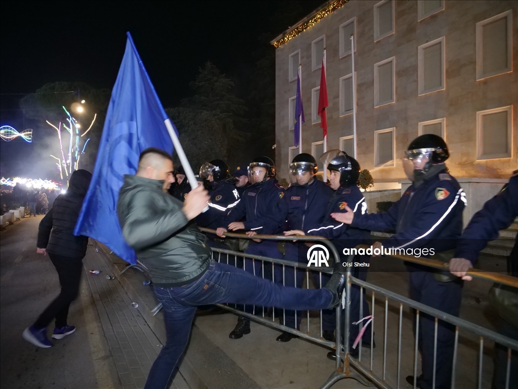 Антиправительственные протесты в Албании