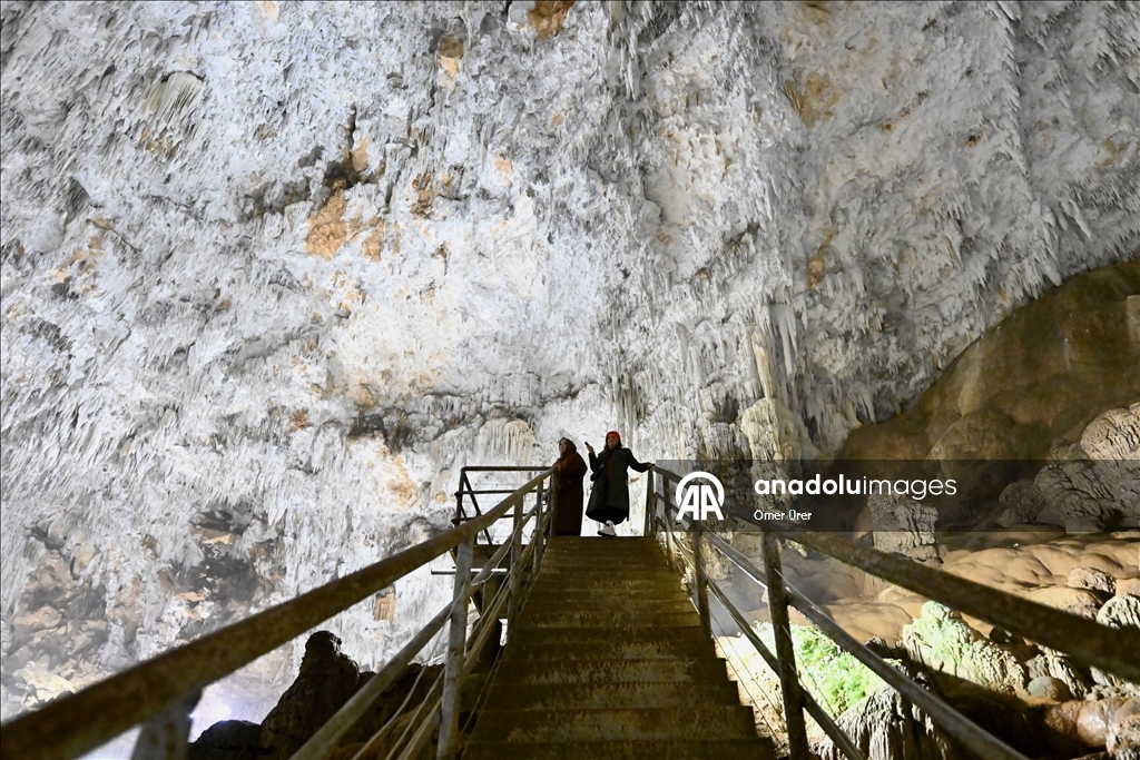 "يغليجا" التركية.. مغارات وشلالات تجذب عشاق الطبيعة بكل الفصول