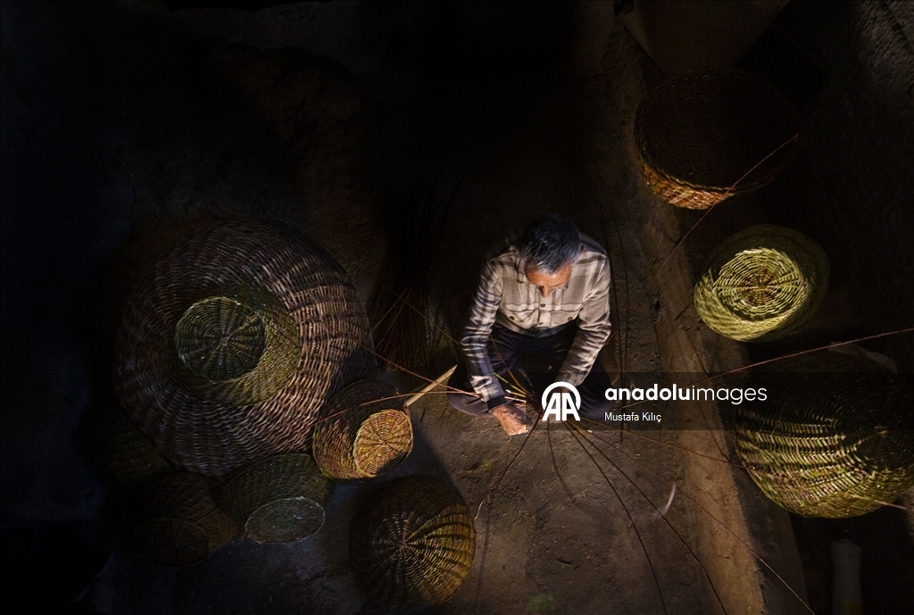 Basket weaver Halil Asar keeps family craft alive in Mardin