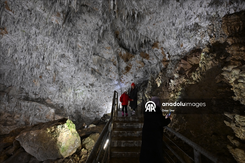 "يغليجا" التركية.. مغارات وشلالات تجذب عشاق الطبيعة بكل الفصول