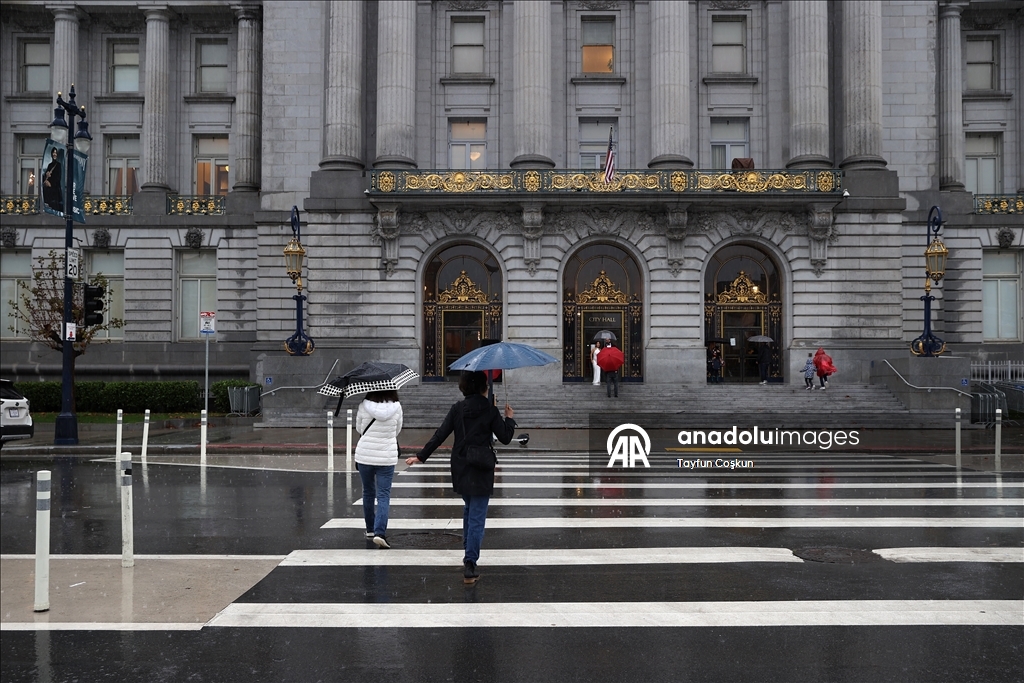 Мощные ливни, вызванные атмосферной рекой, негативно сказываются на повседневной жизни в Калифорнии