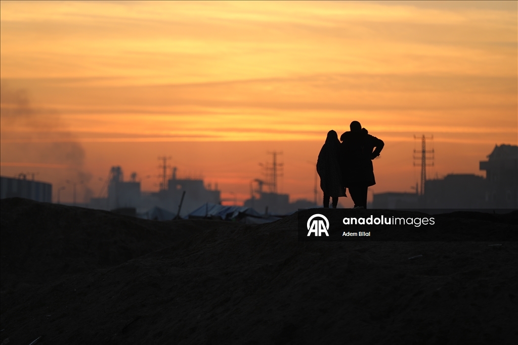 Повседневная жизнь в лагере Нусейрат в Газе на фоне разрушений