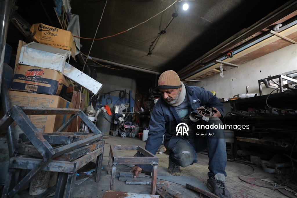 Filistinli Basım, enkazdan topladığı atıklarla yakıt krizine geçici çözüm sunuyor