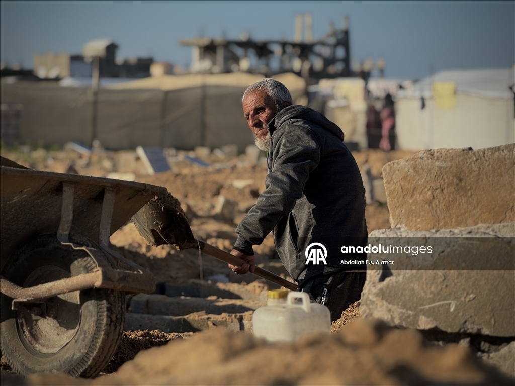 أبو حطب.. مسن يواري 18 ألف فلسطيني قتلتهم إسرائيل بغزة