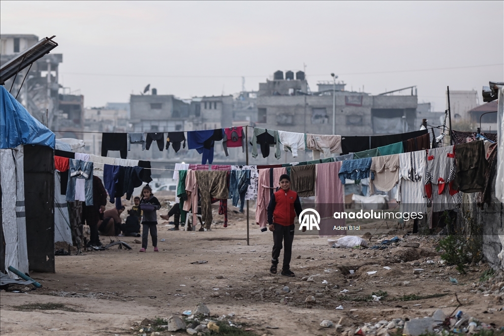 Повседневная жизнь в лагере Нусейрат в Газе на фоне разрушений