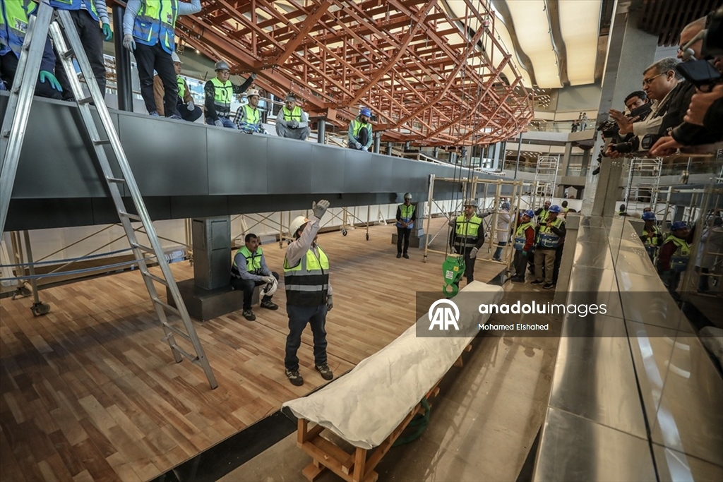 Mısır Firavunu Keops’un 4 bin 600 yıllık geminin parçaları, Büyük Mısır Müzesi'ne taşındı