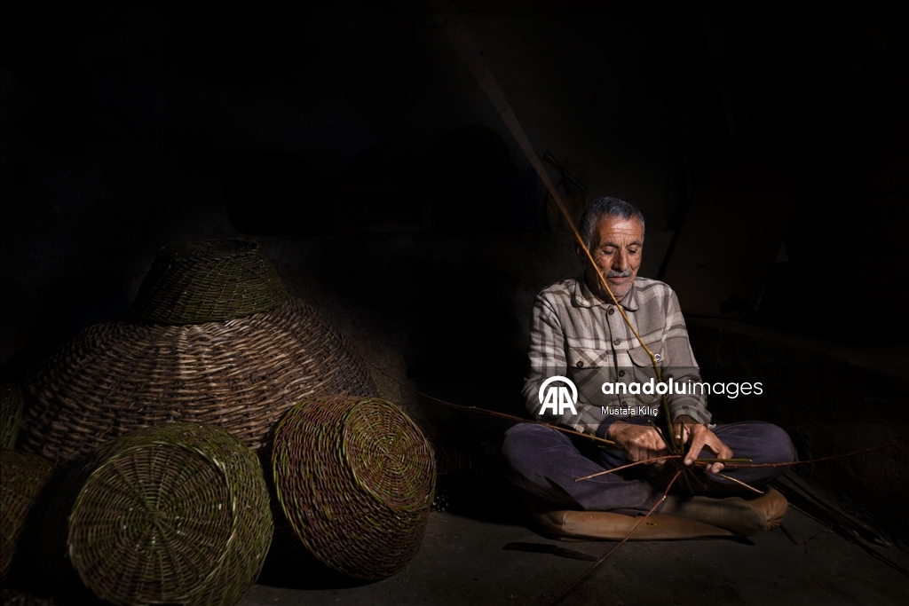Basket weaver Halil Asar keeps family craft alive in Mardin