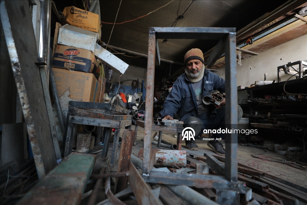 Filistinli Basım, enkazdan topladığı atıklarla yakıt krizine geçici çözüm sunuyor