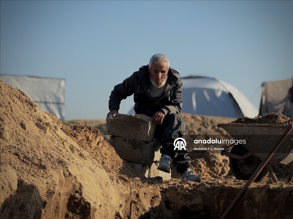 أبو حطب.. مسن يواري 18 ألف فلسطيني قتلتهم إسرائيل بغزة