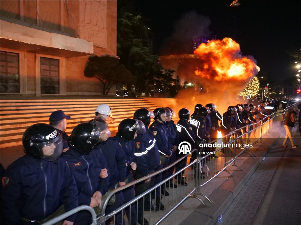 Антиправительственные протесты в Албании