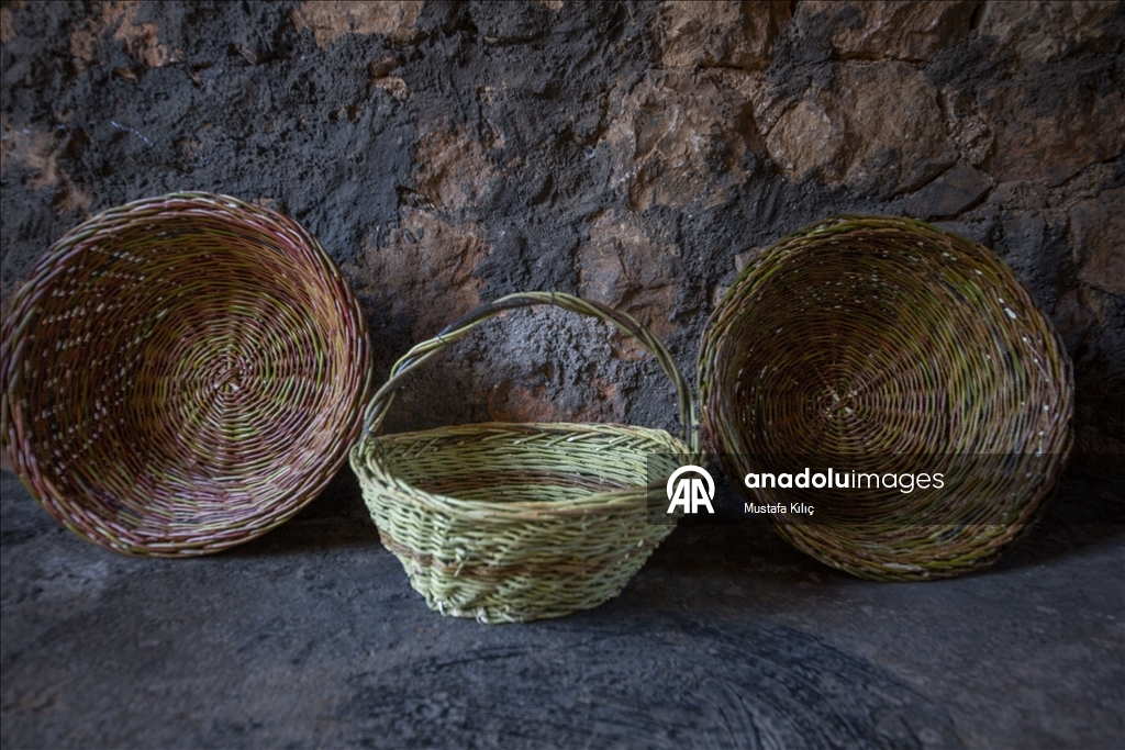 Basket weaver Halil Asar keeps family craft alive in Mardin